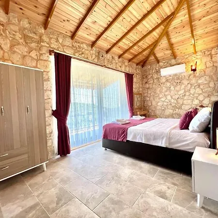 Doga Manzarali Tas Kaş